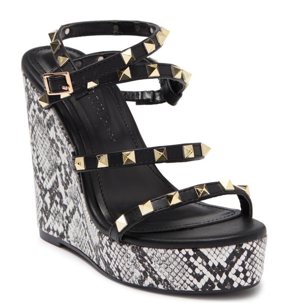 Wild Diva Lounge Wedge Sandals Size 7 New In Box